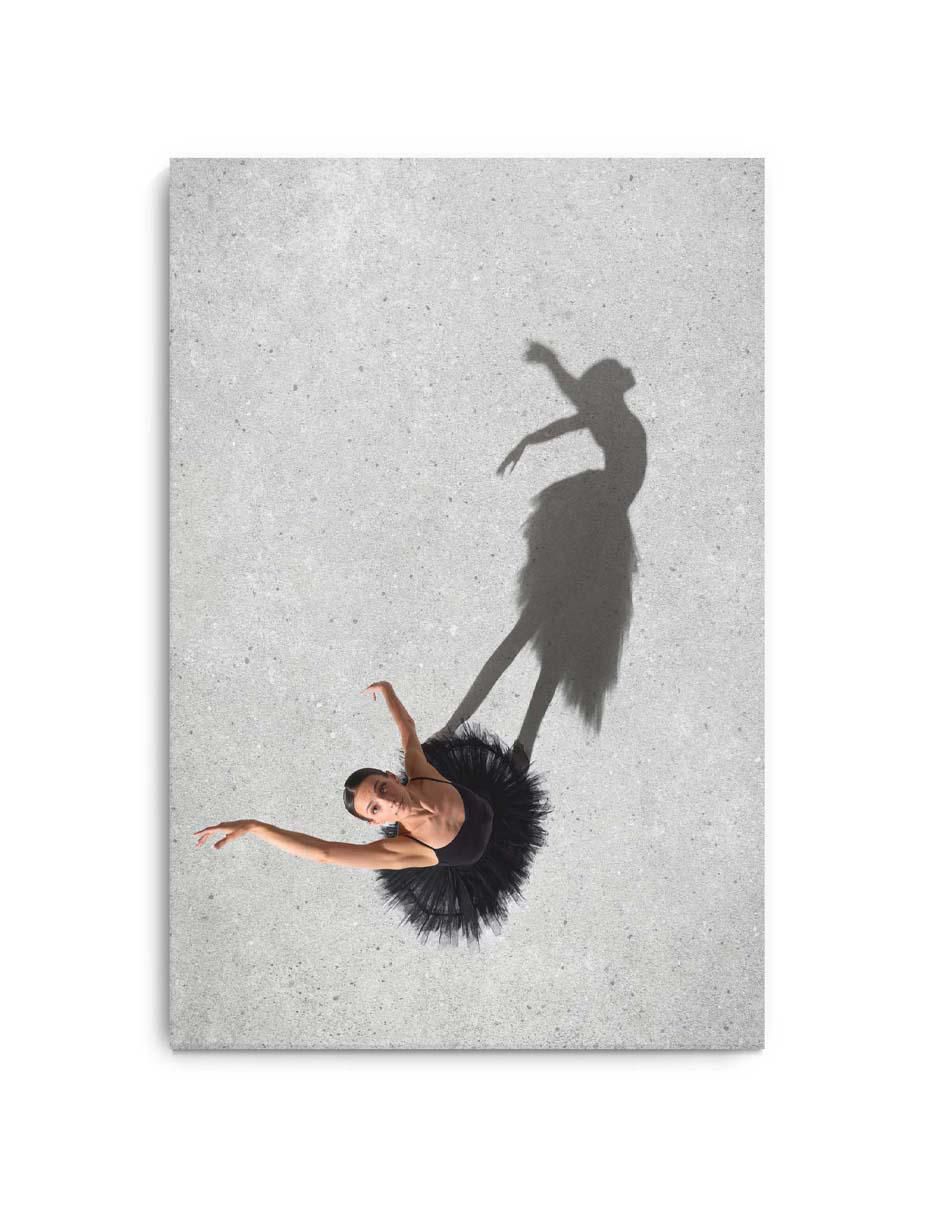 Cuadro decorativo Bailarina mirando arriba con barniz a registro