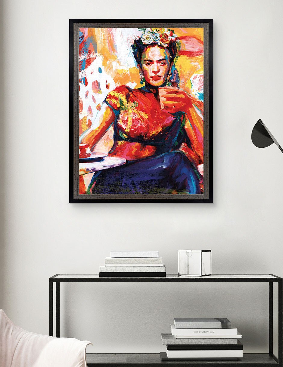 Cuadro decorativo Frida en pausa de café de Willowbrook Fine Art técnica mixta 4